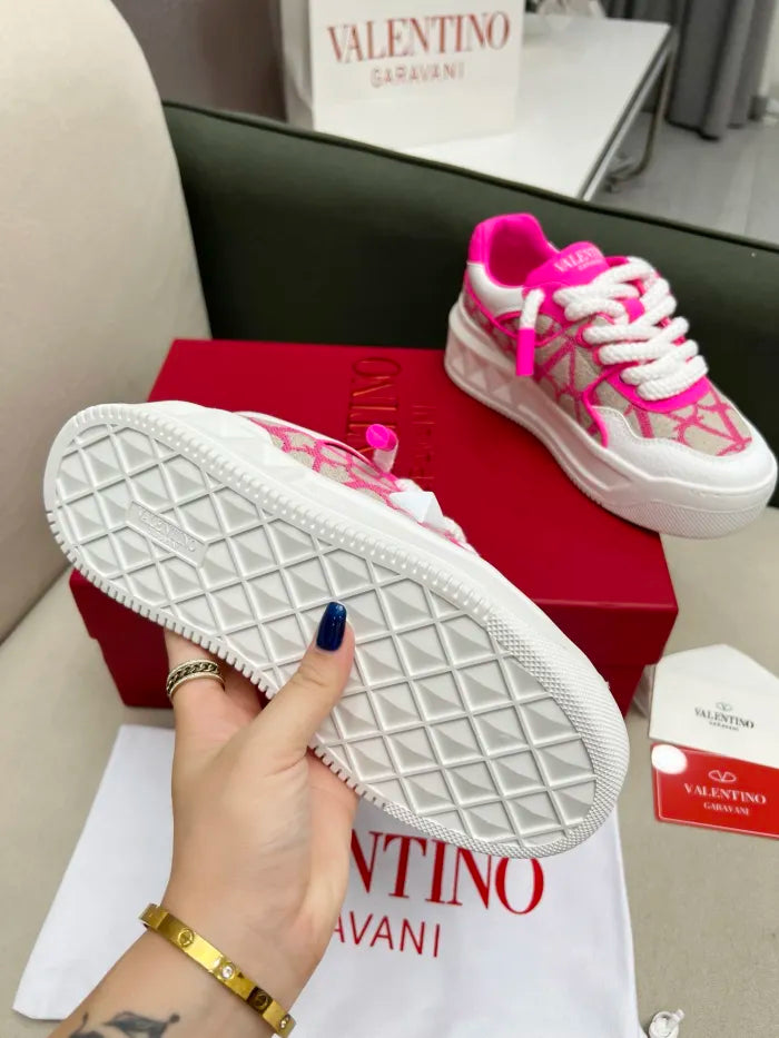 V - SNEAKERS