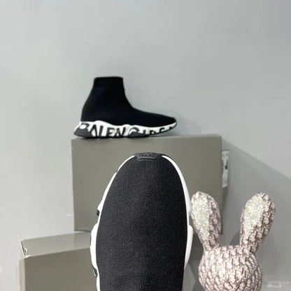 B - SNEAKERS