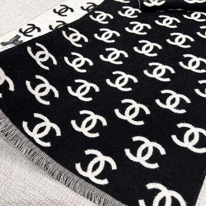 Black and white double-sided double-ring textured knitted shawl