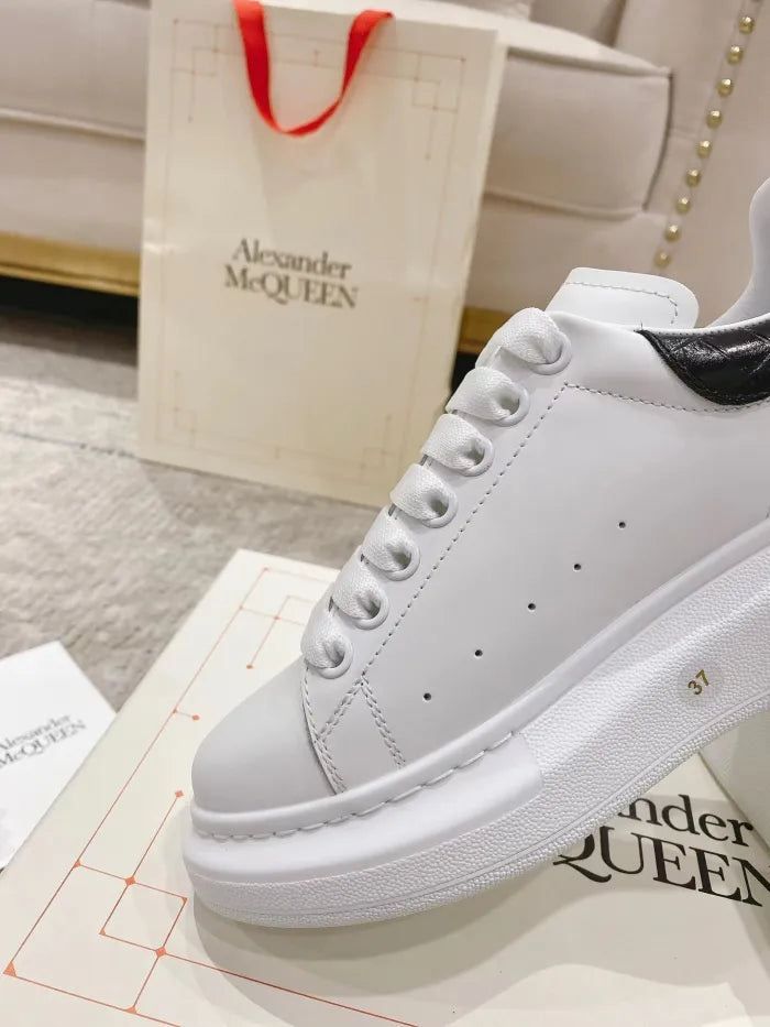 A - SNEAKERS