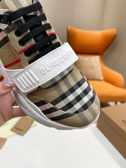 B - SNEAKERS