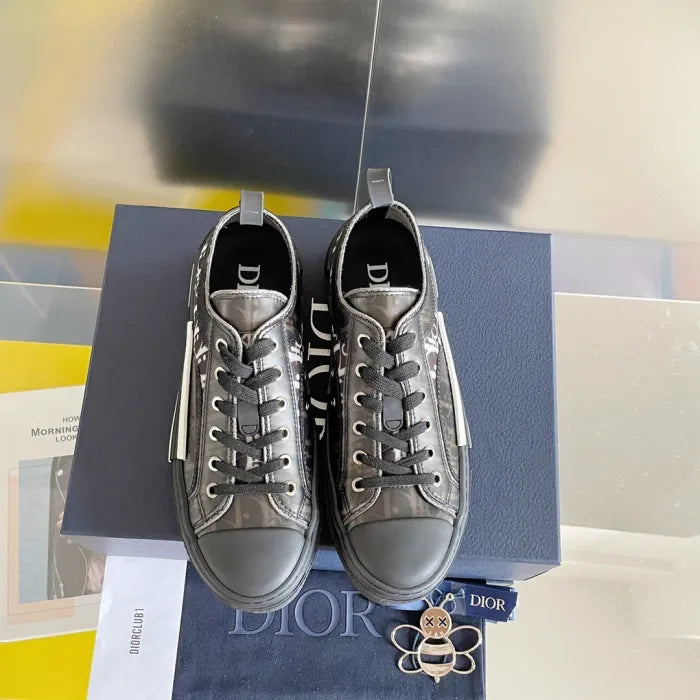 D - SNEAKERS