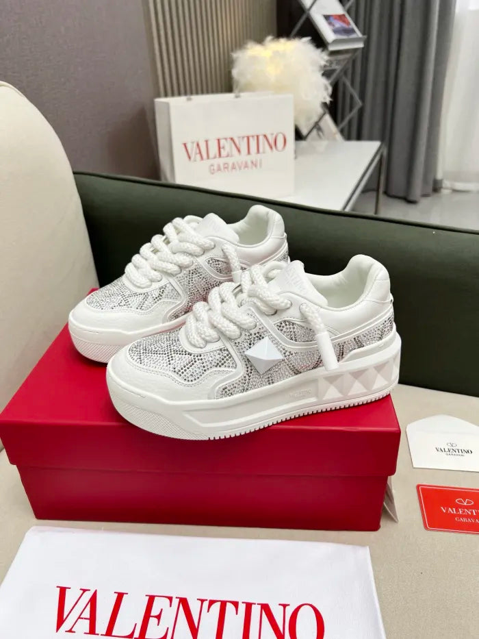 V - SNEAKERS