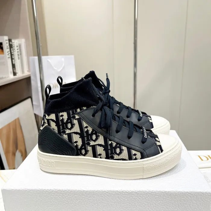 D - SNEAKERS