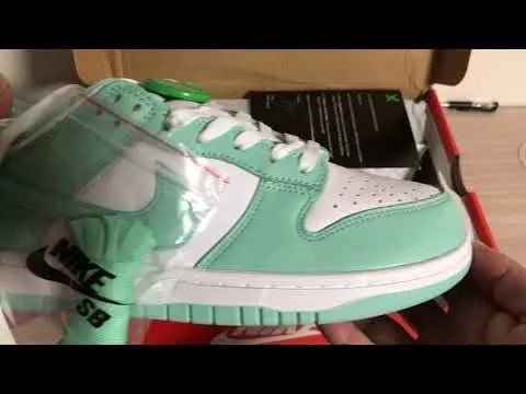 N - SNEAKERS