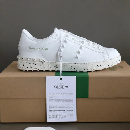 V - SNEAKERS