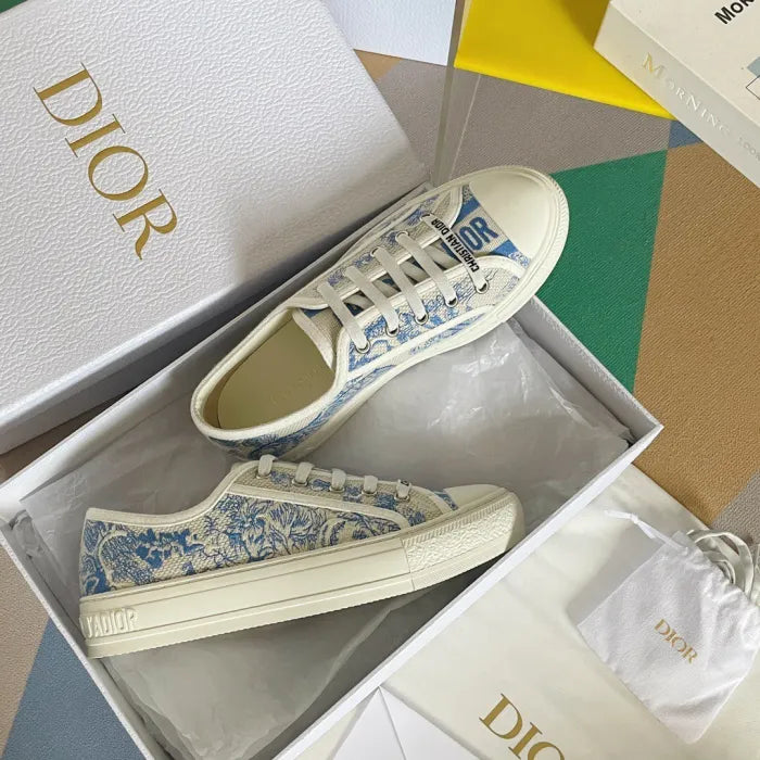 D - SNEAKERS