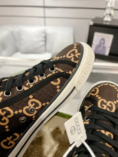 SNEAKERS 02