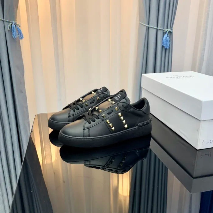 V - SNEAKERS
