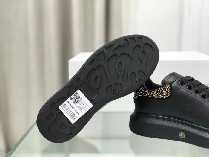 A - SNEAKERS