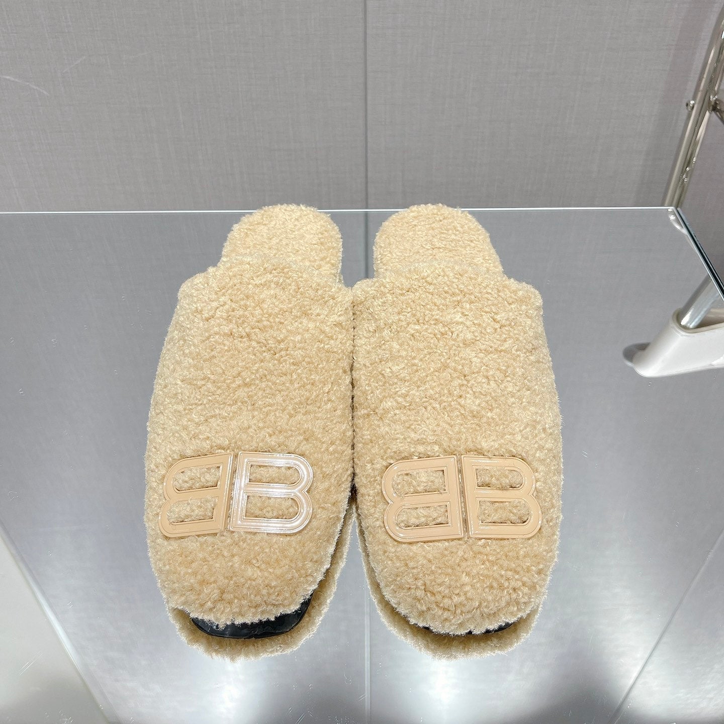 B-Sneakers