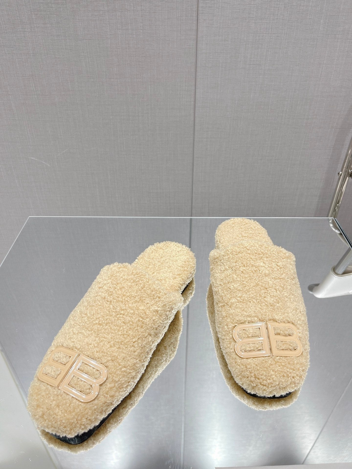 B-Sneakers