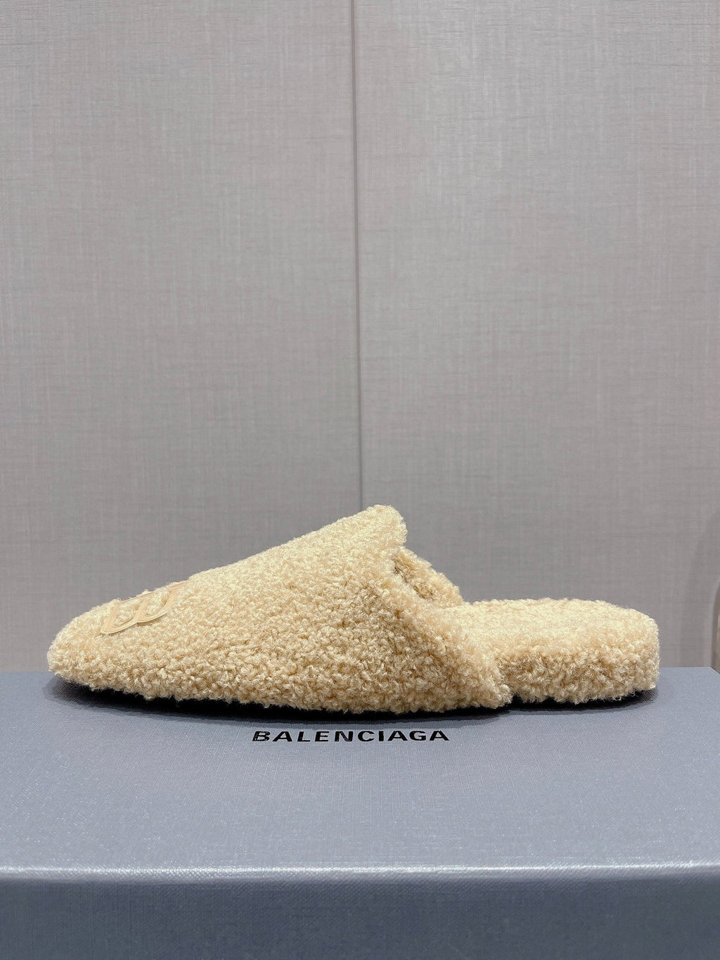 B-Sneakers