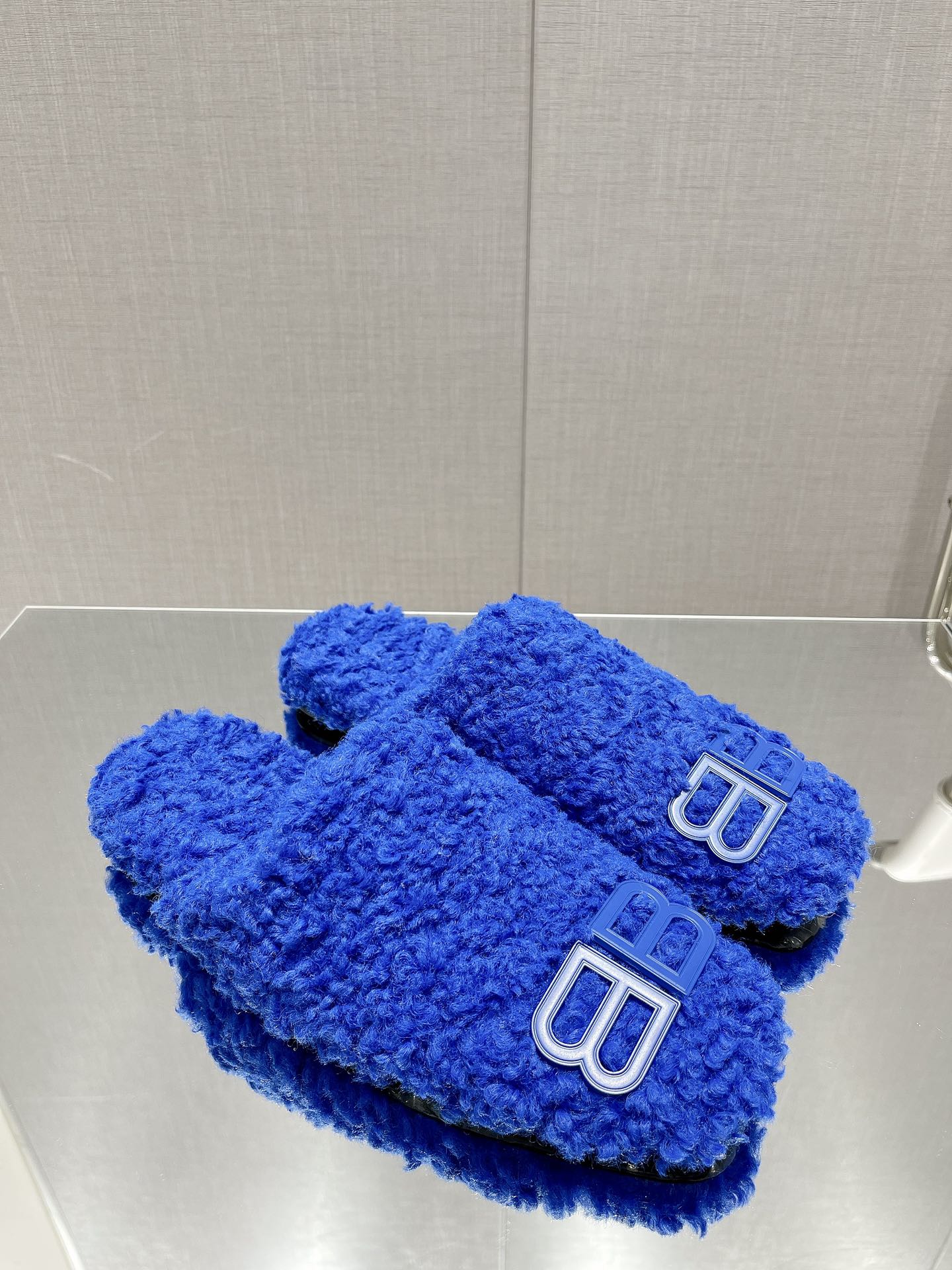 B-Sneakers
