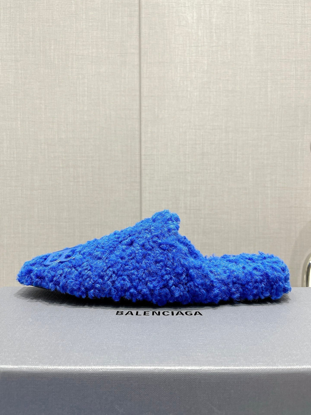 B-Sneakers