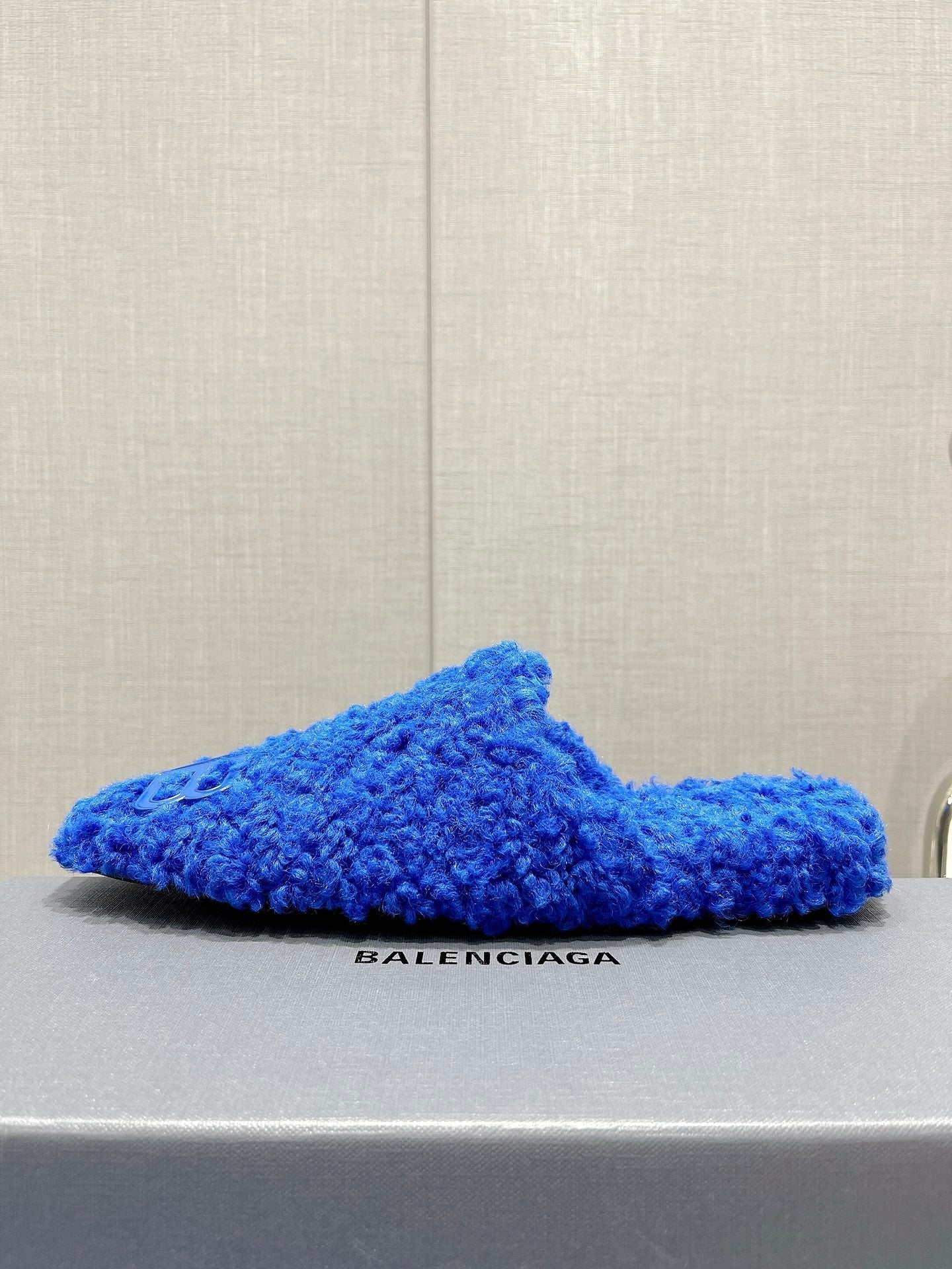 B-Sneakers