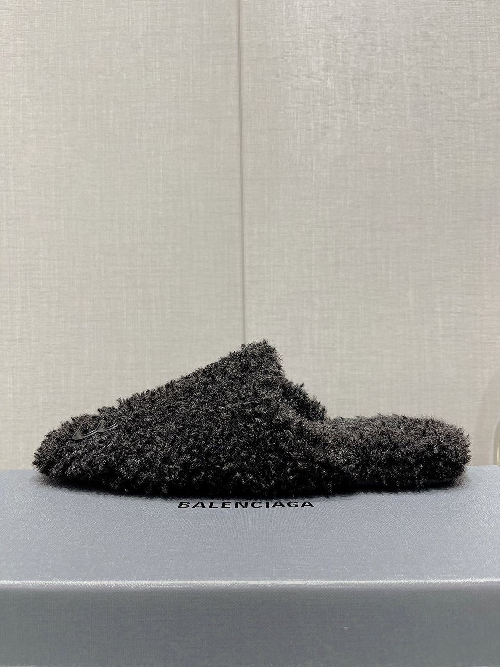 B-Sneakers