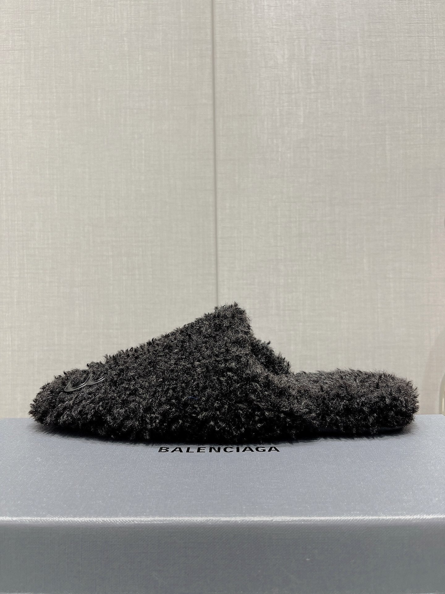 B-Sneakers