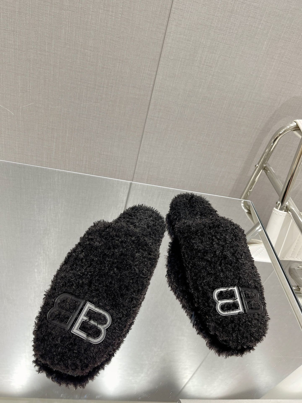 B-Sneakers