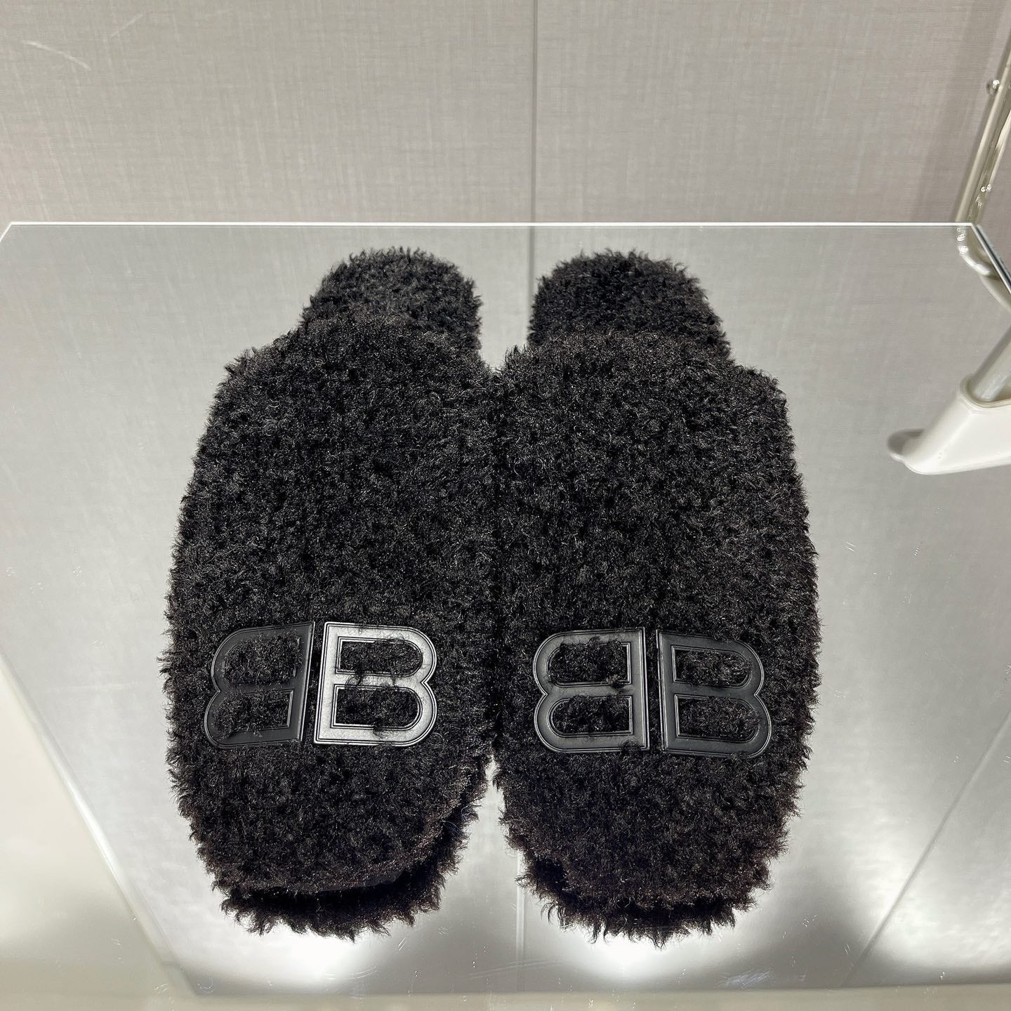 B-Sneakers