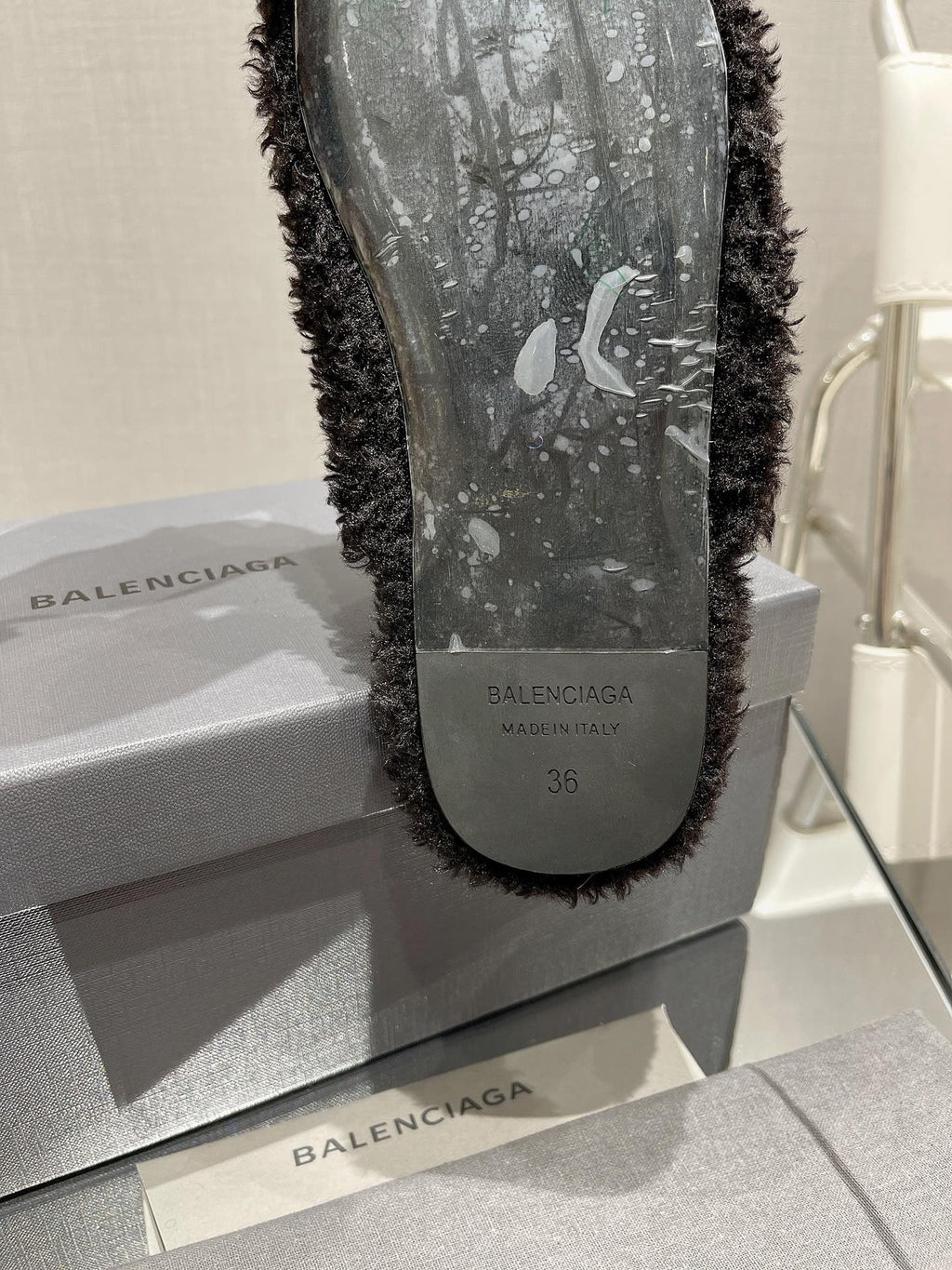 B-Sneakers