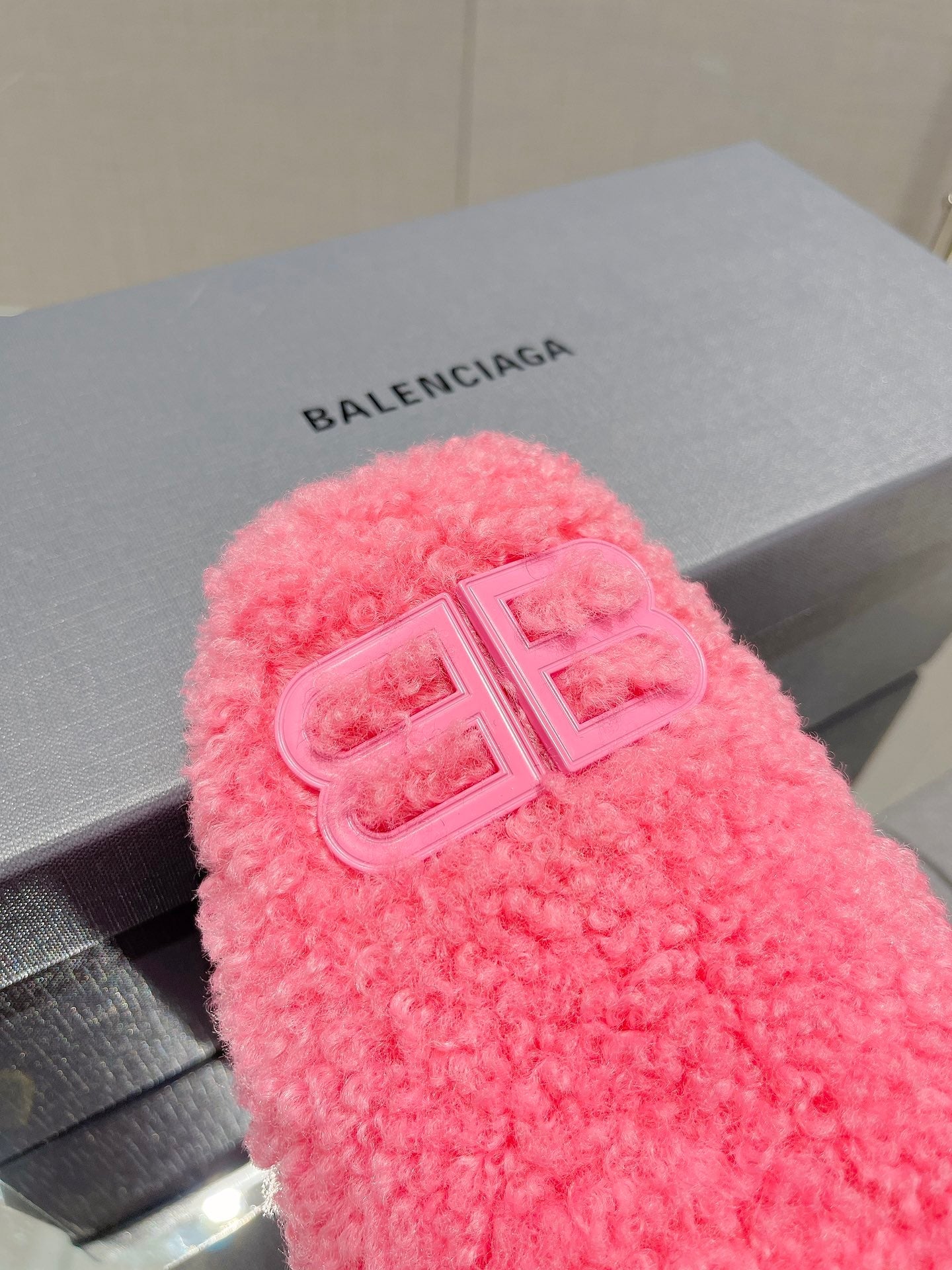 B-Sneakers