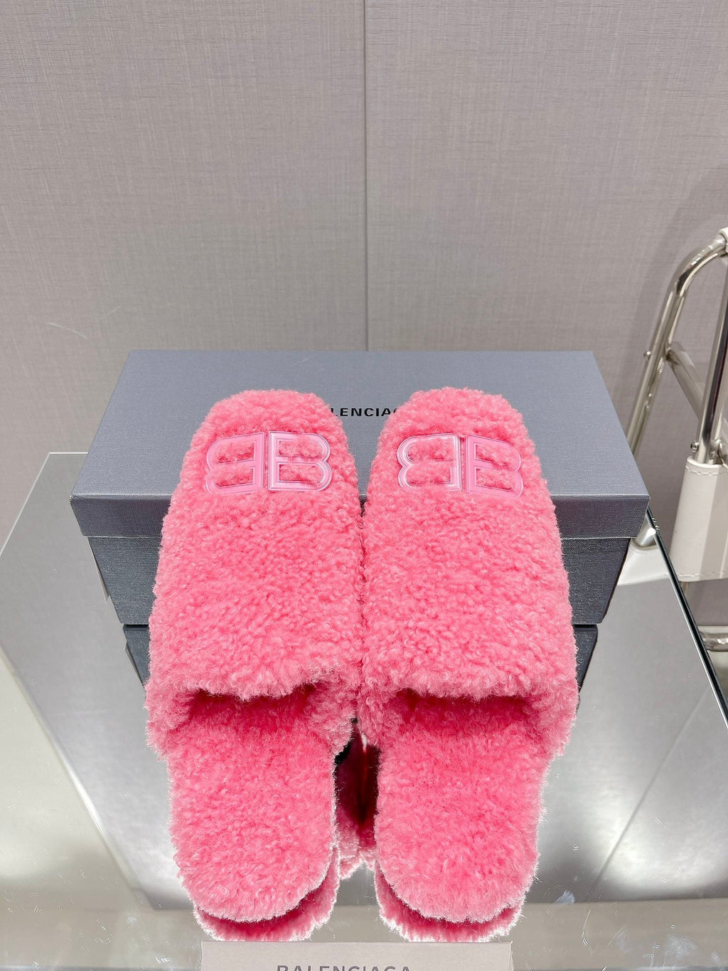 B-Sneakers