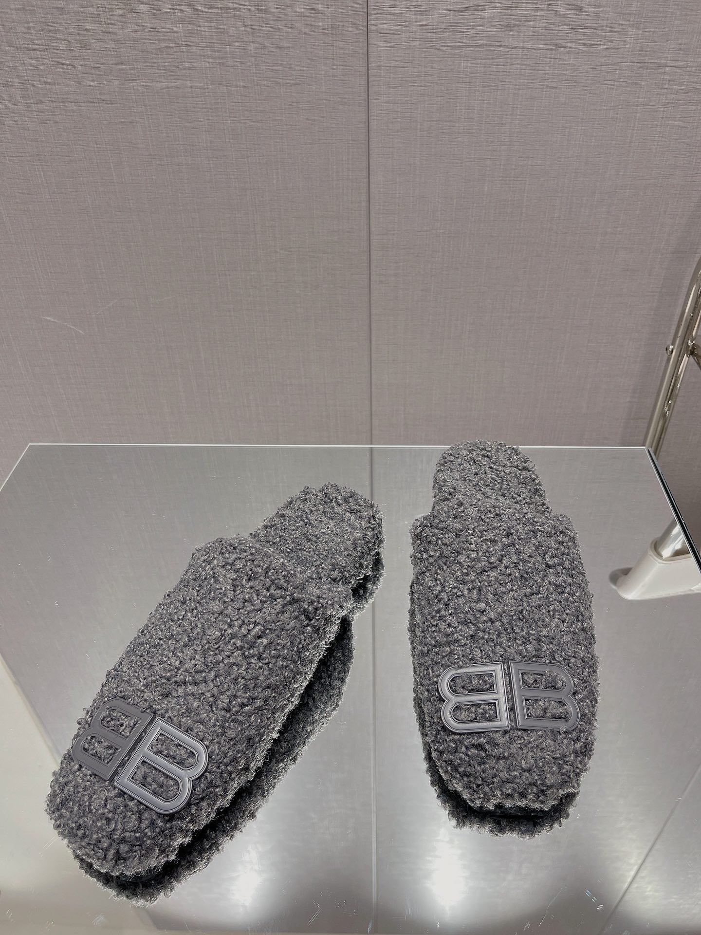 B-Sneakers