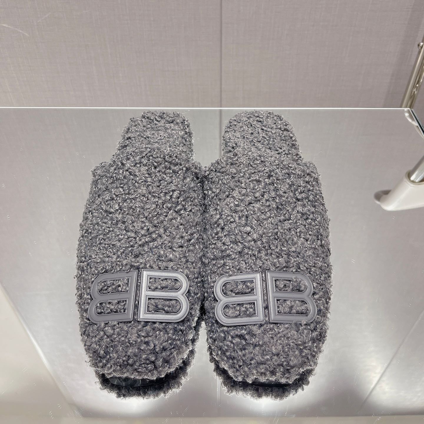 B-Sneakers