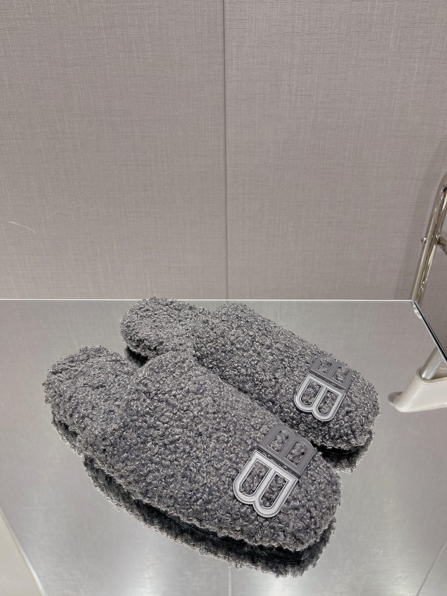 B-Sneakers