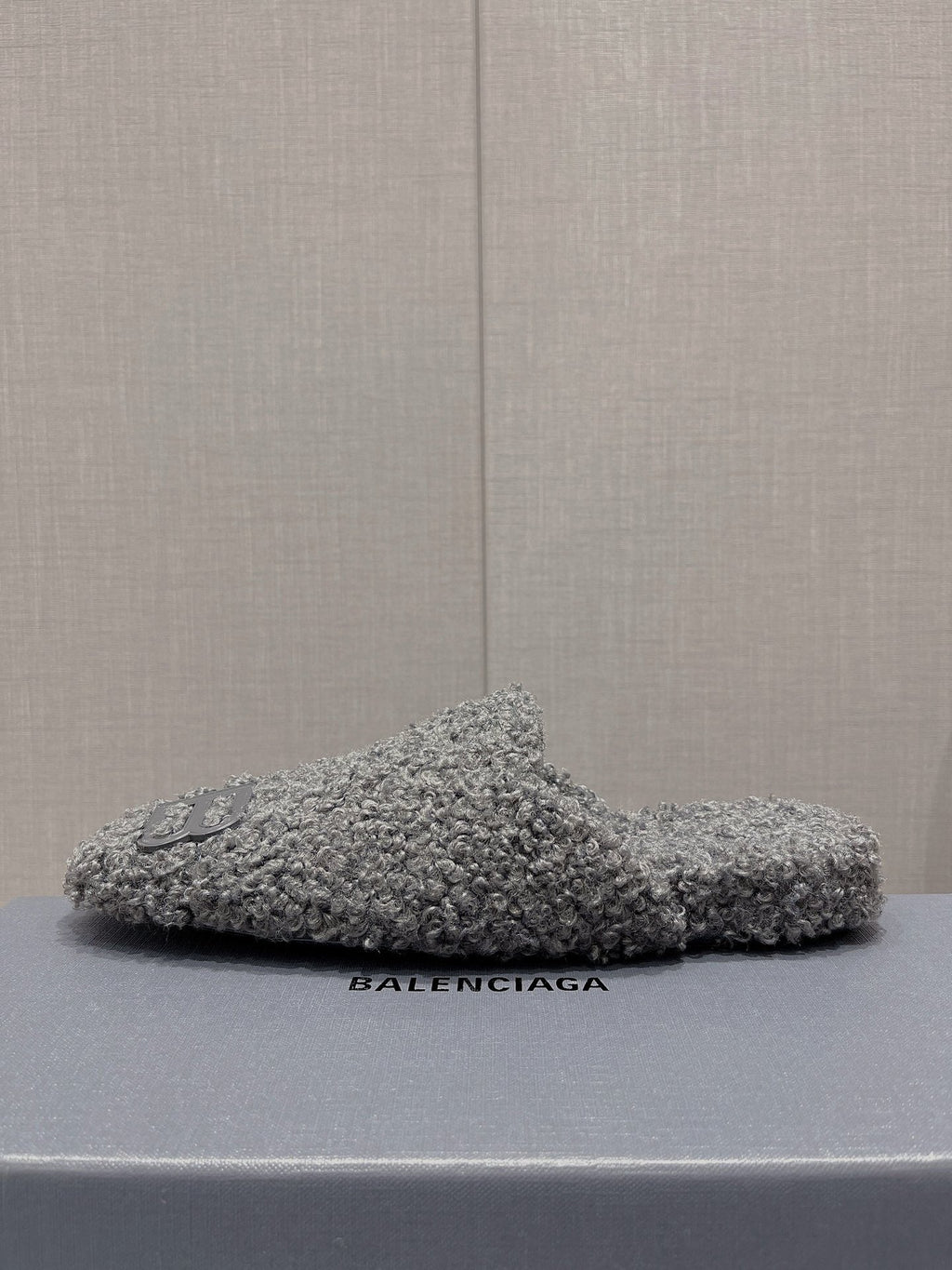 B-Sneakers