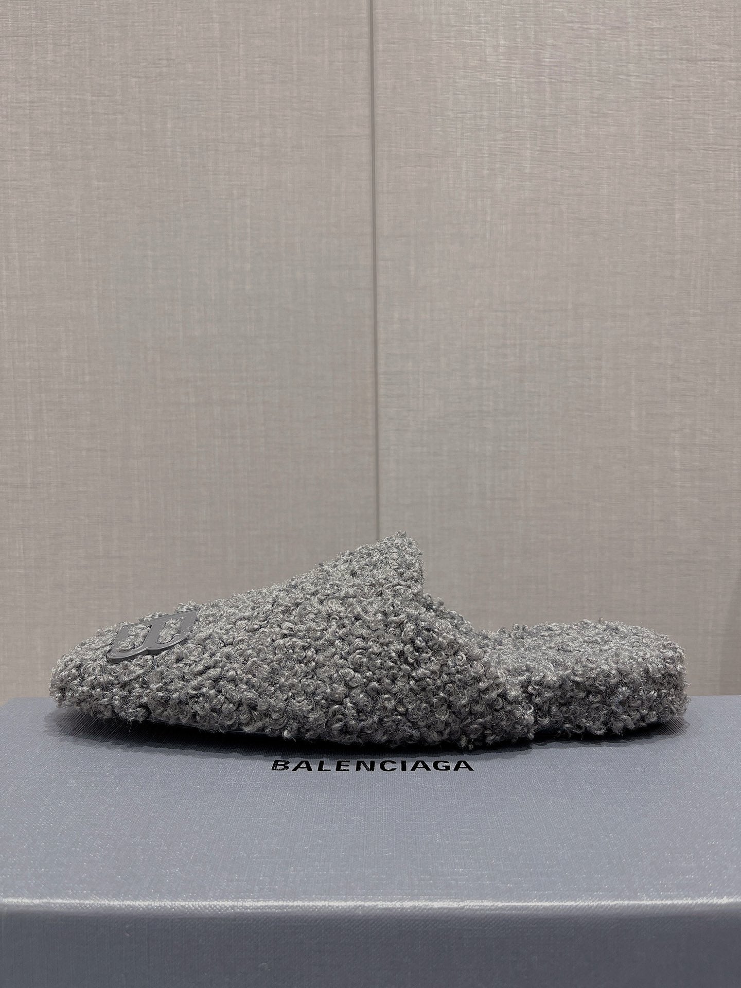 B-Sneakers