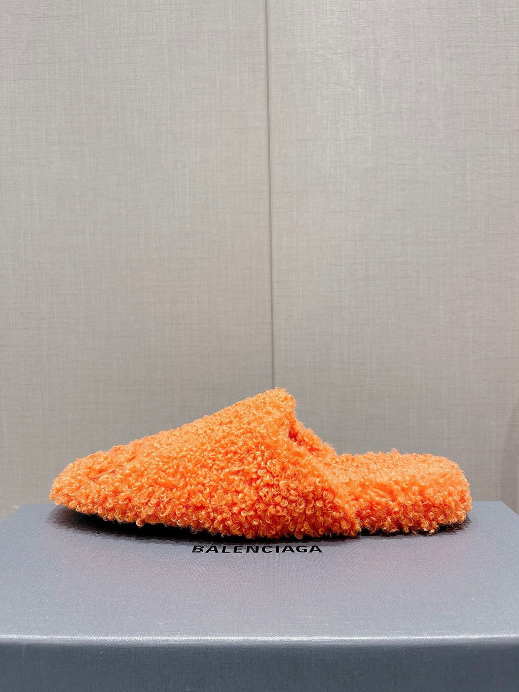 B-Sneakers