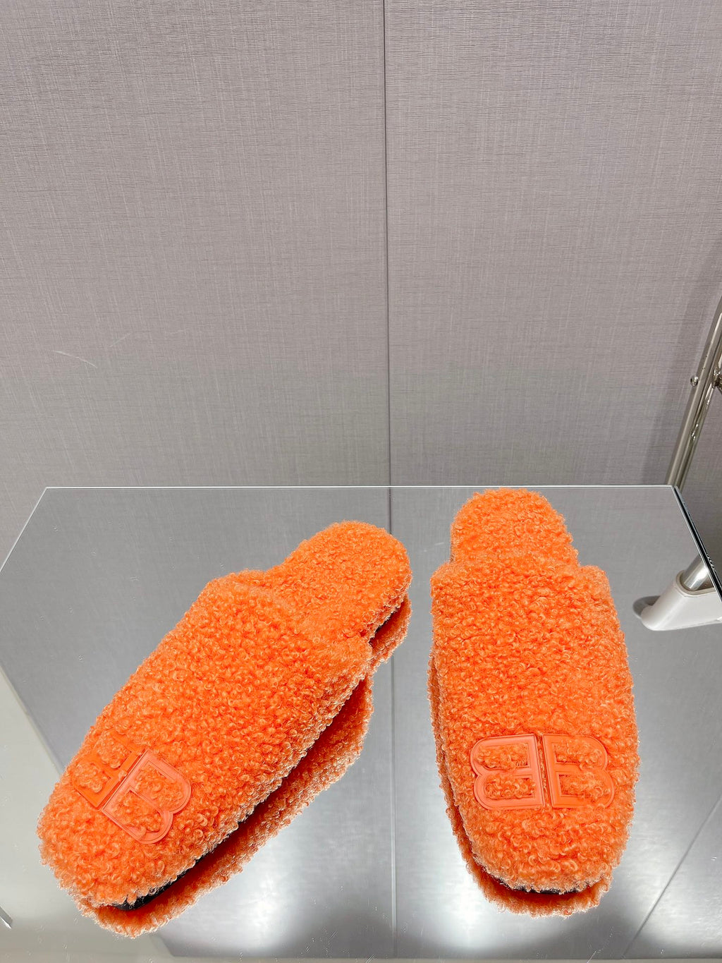 B-Sneakers