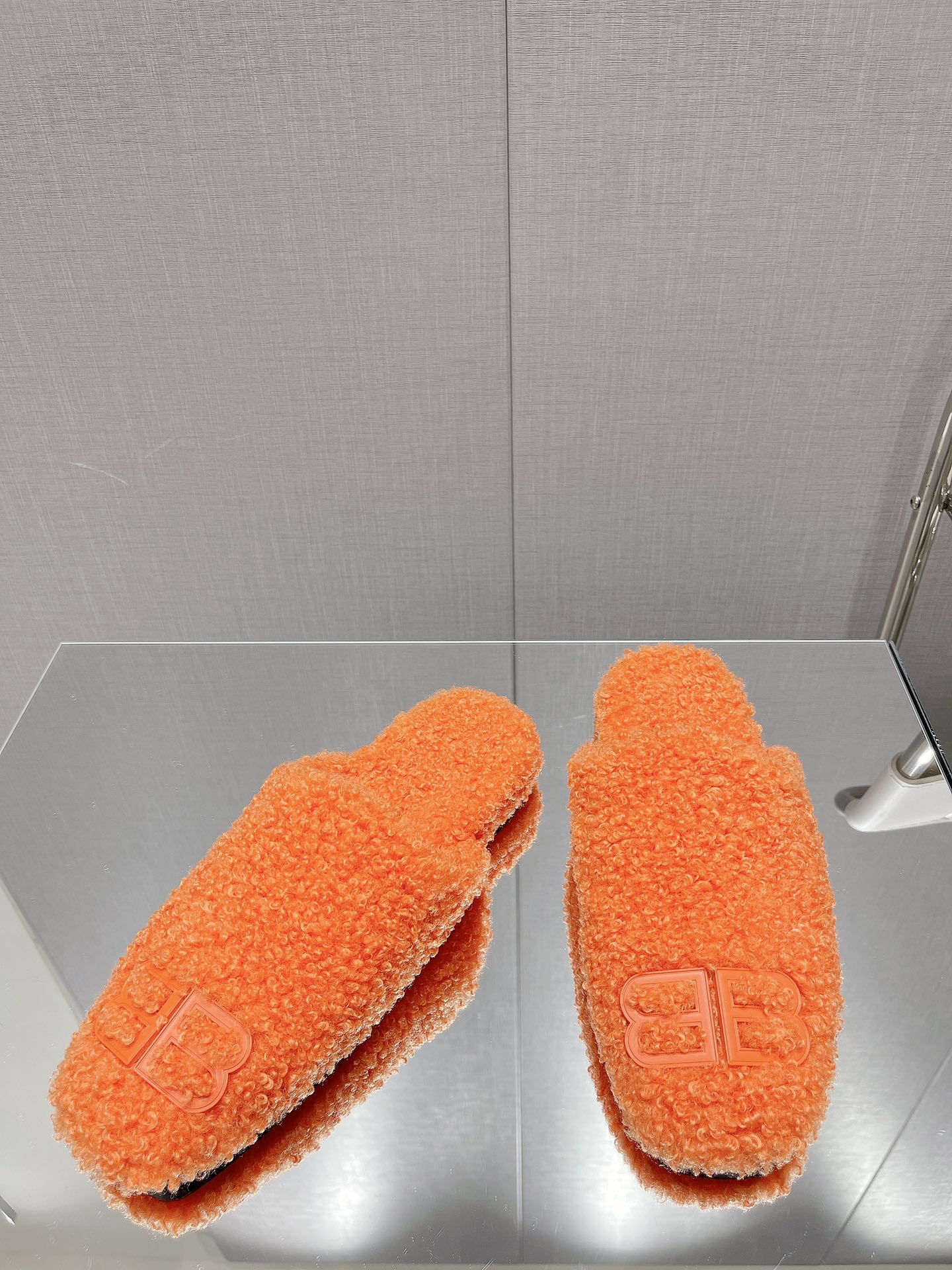 B-Sneakers