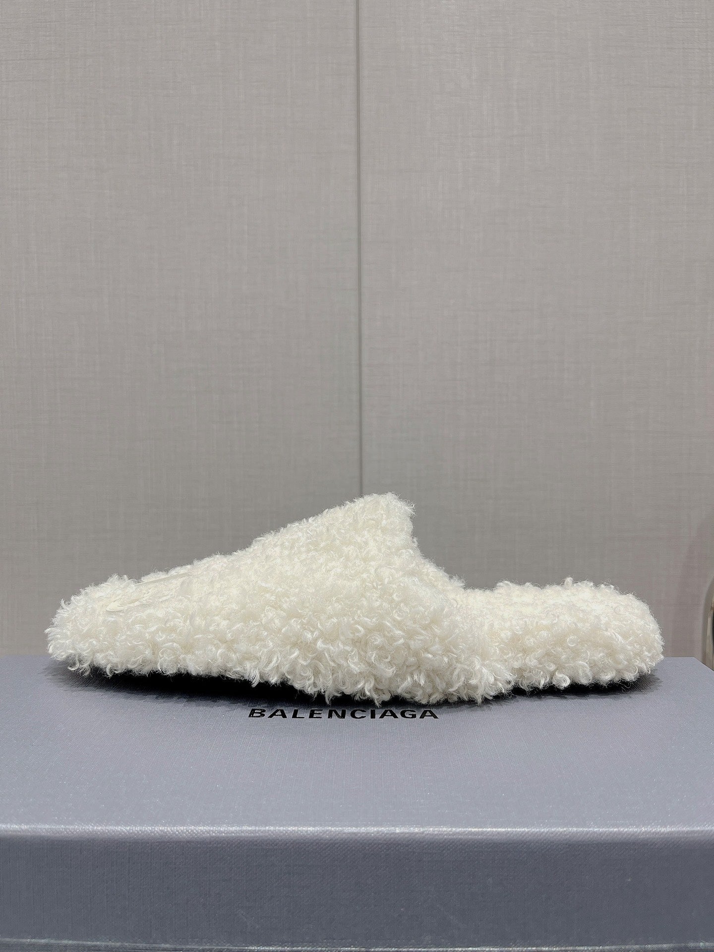 B-Sneakers
