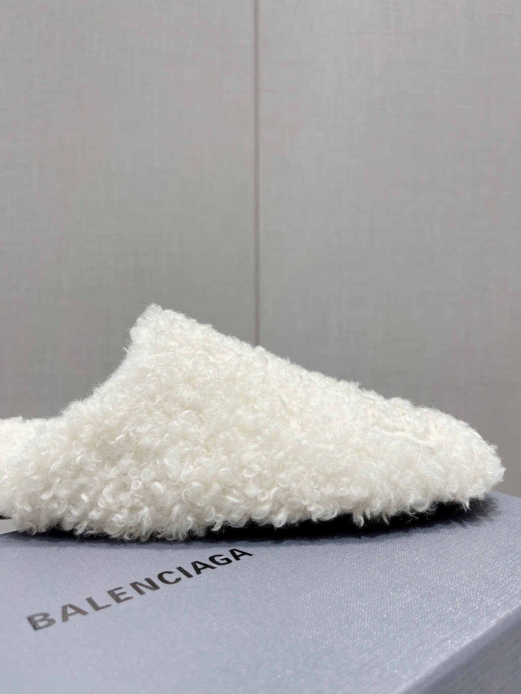 B-Sneakers