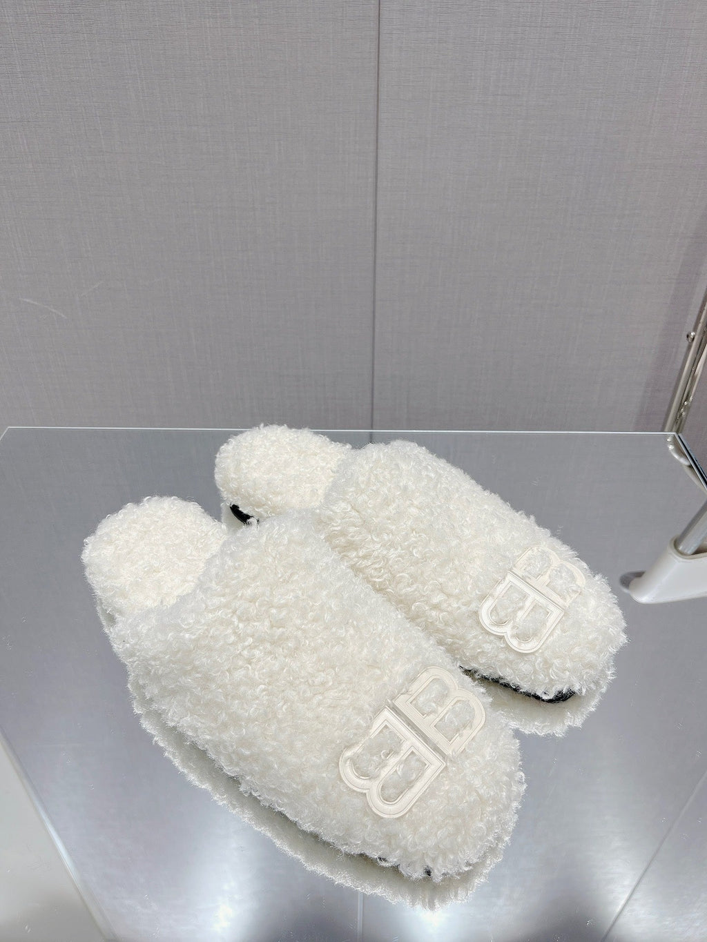 B-Sneakers