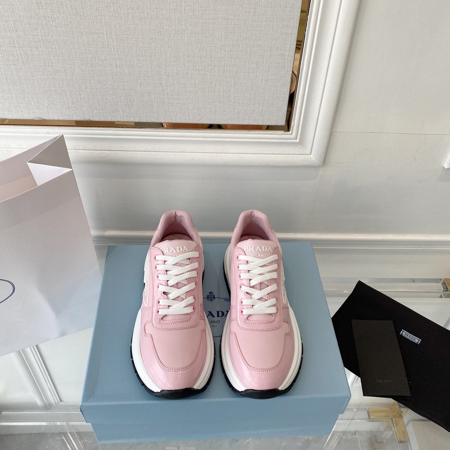 P-Sneakers