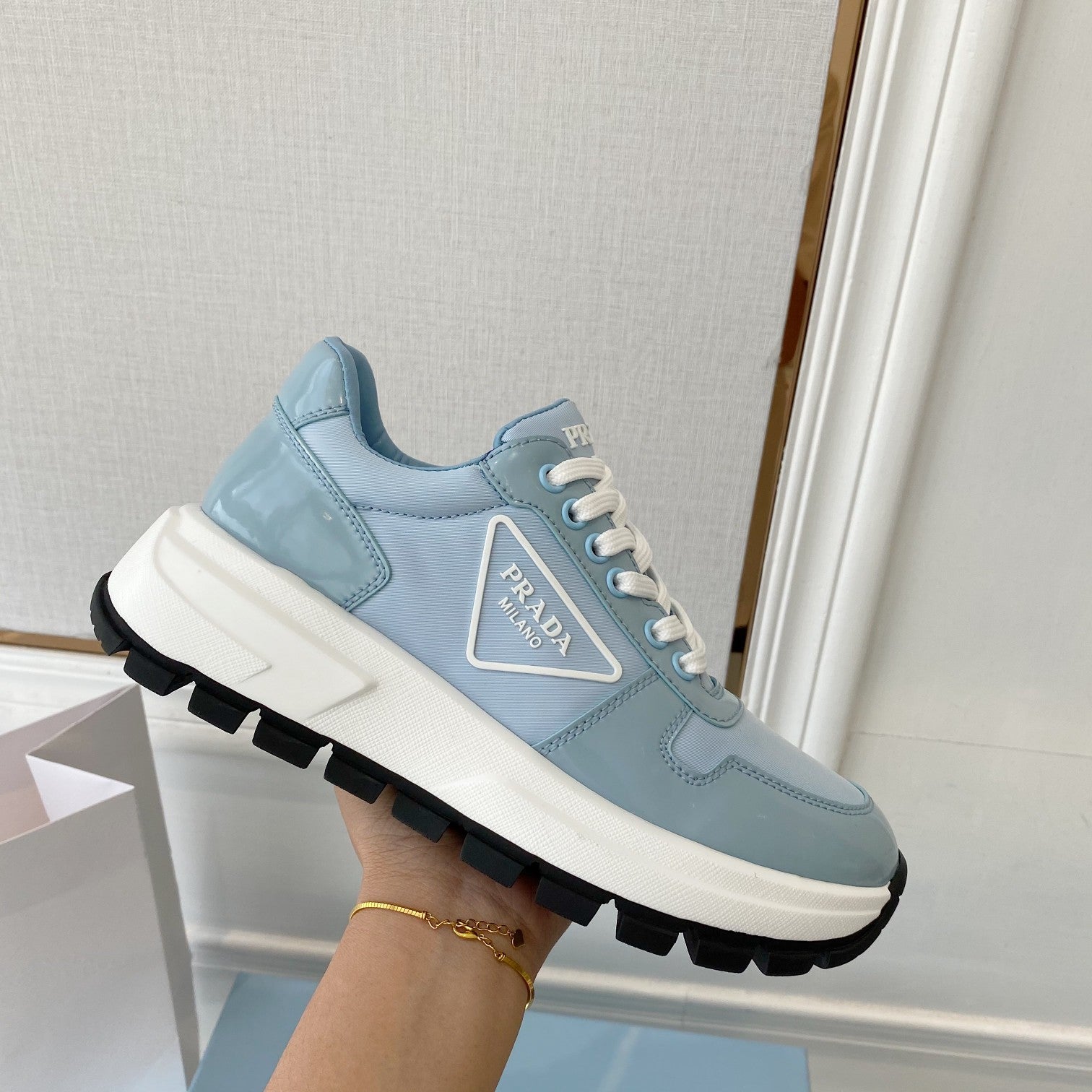 P-Sneakers