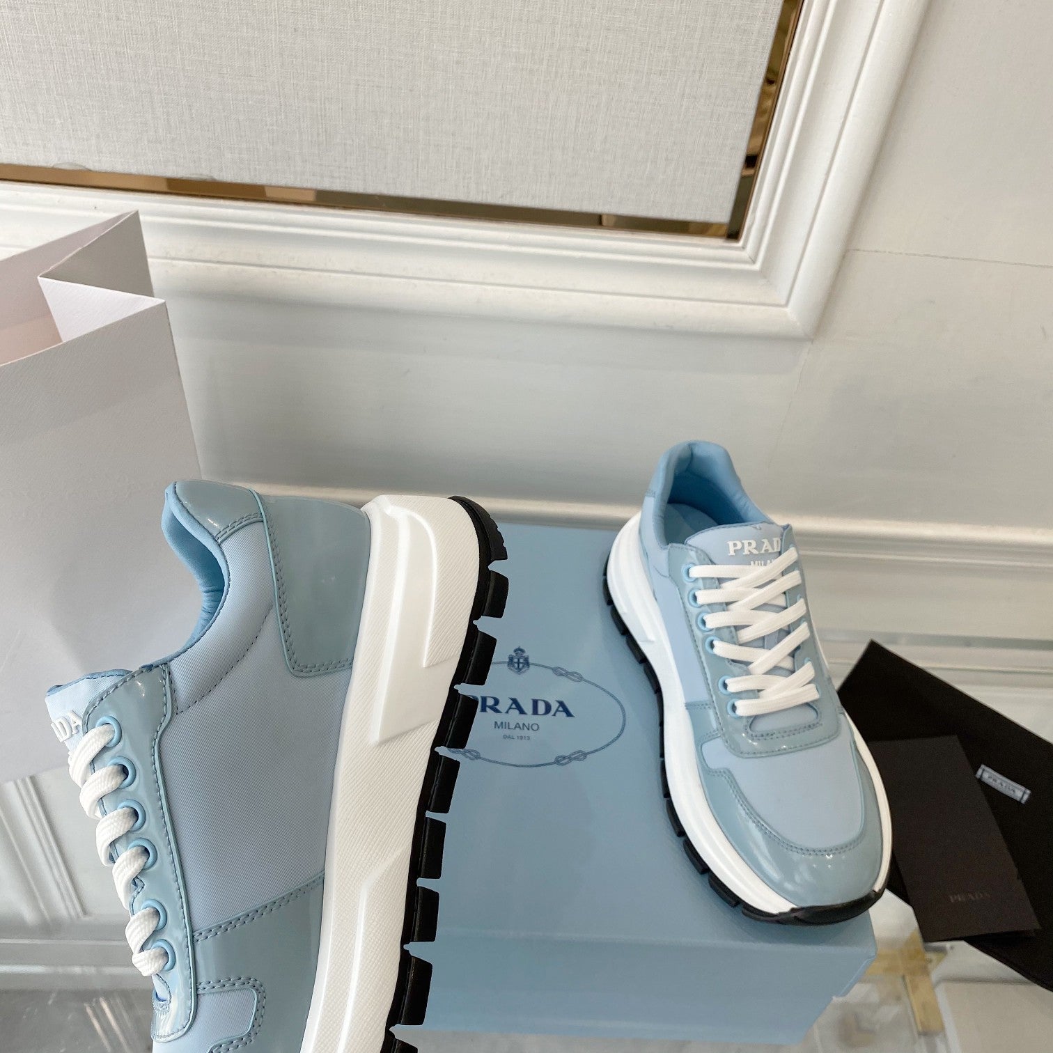 P-Sneakers