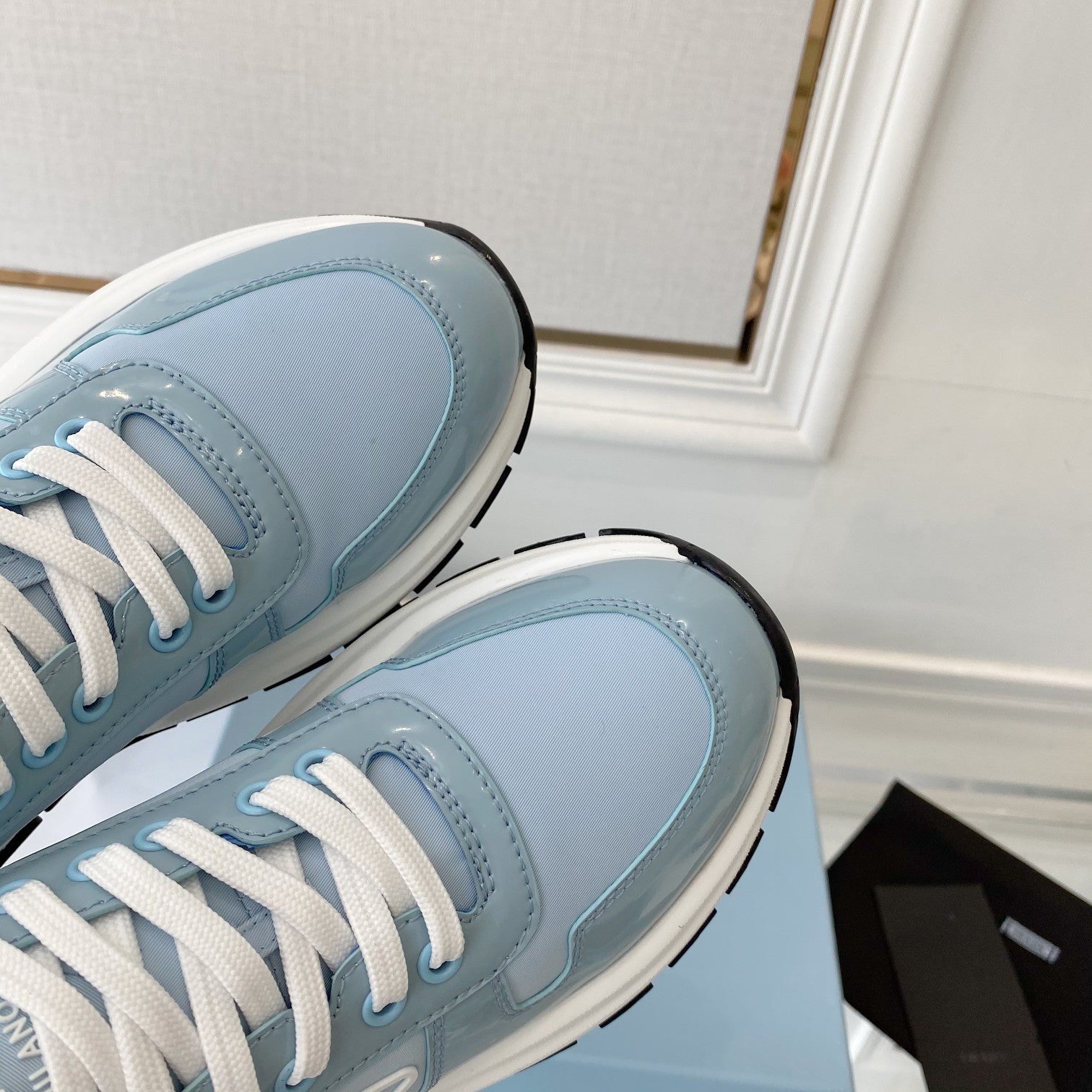 P-Sneakers