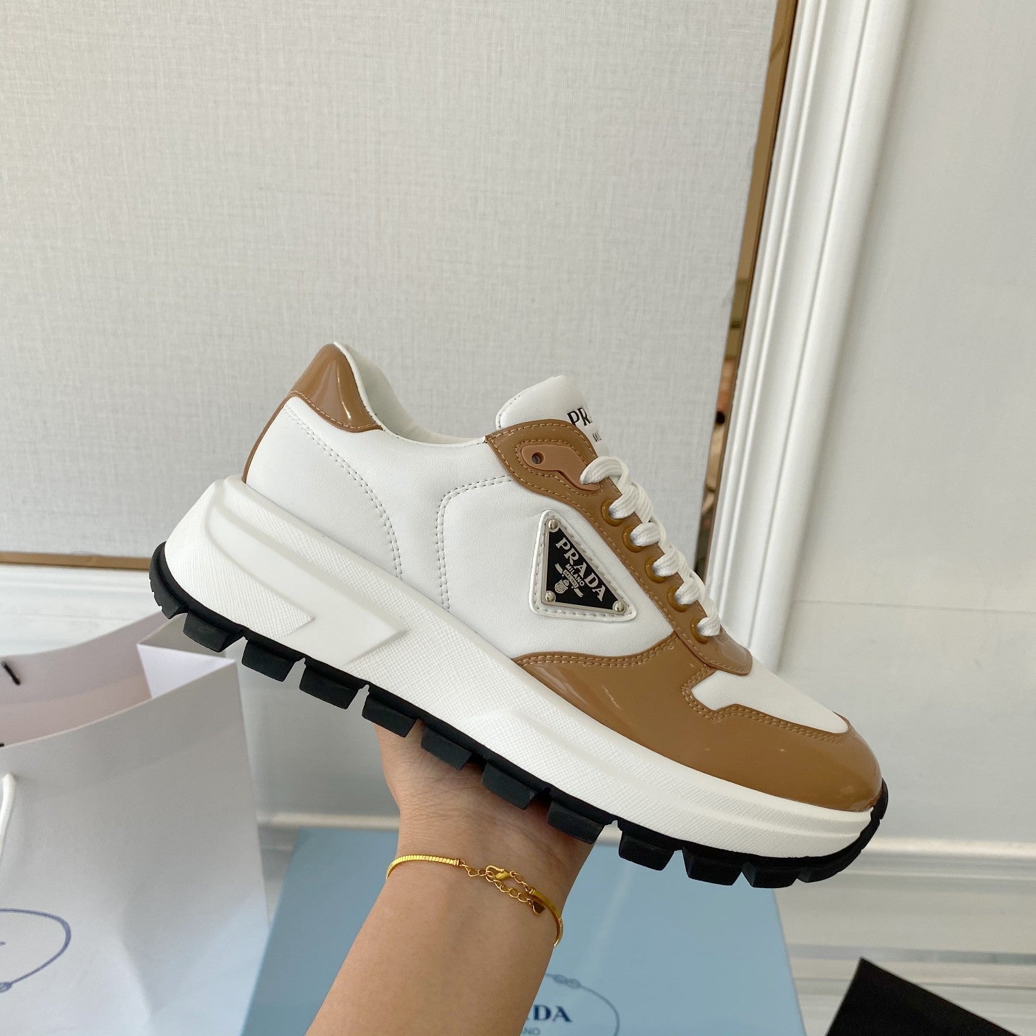 P-Sneakers