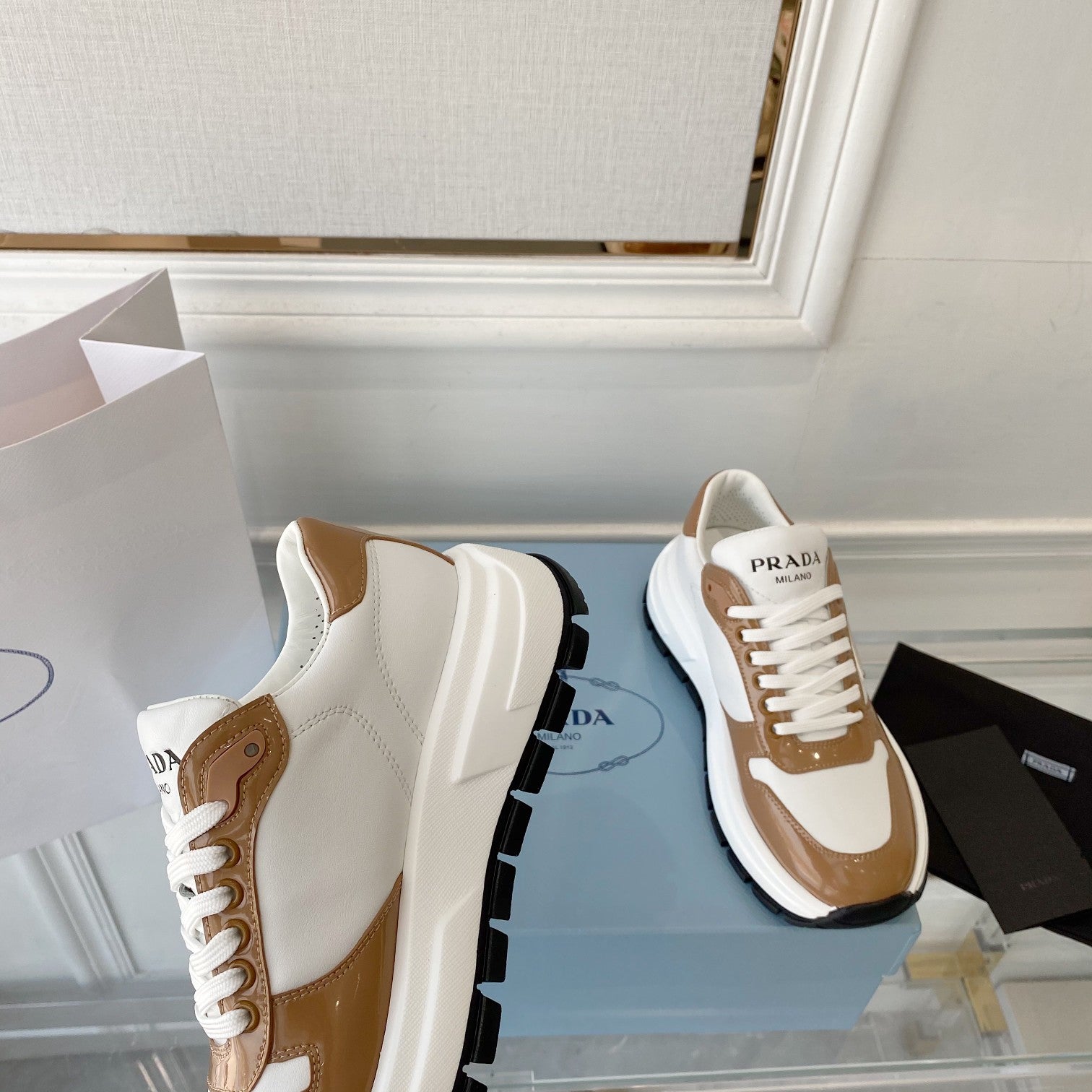 P-Sneakers