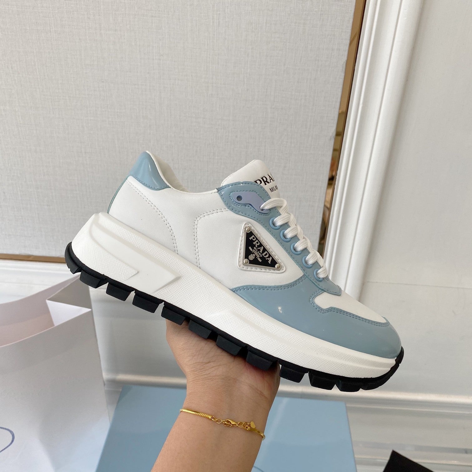 P-Sneakers