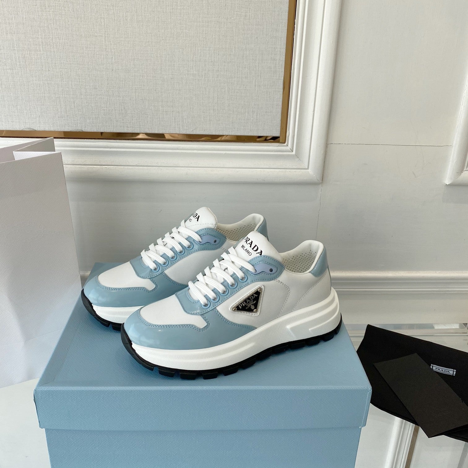 P-Sneakers