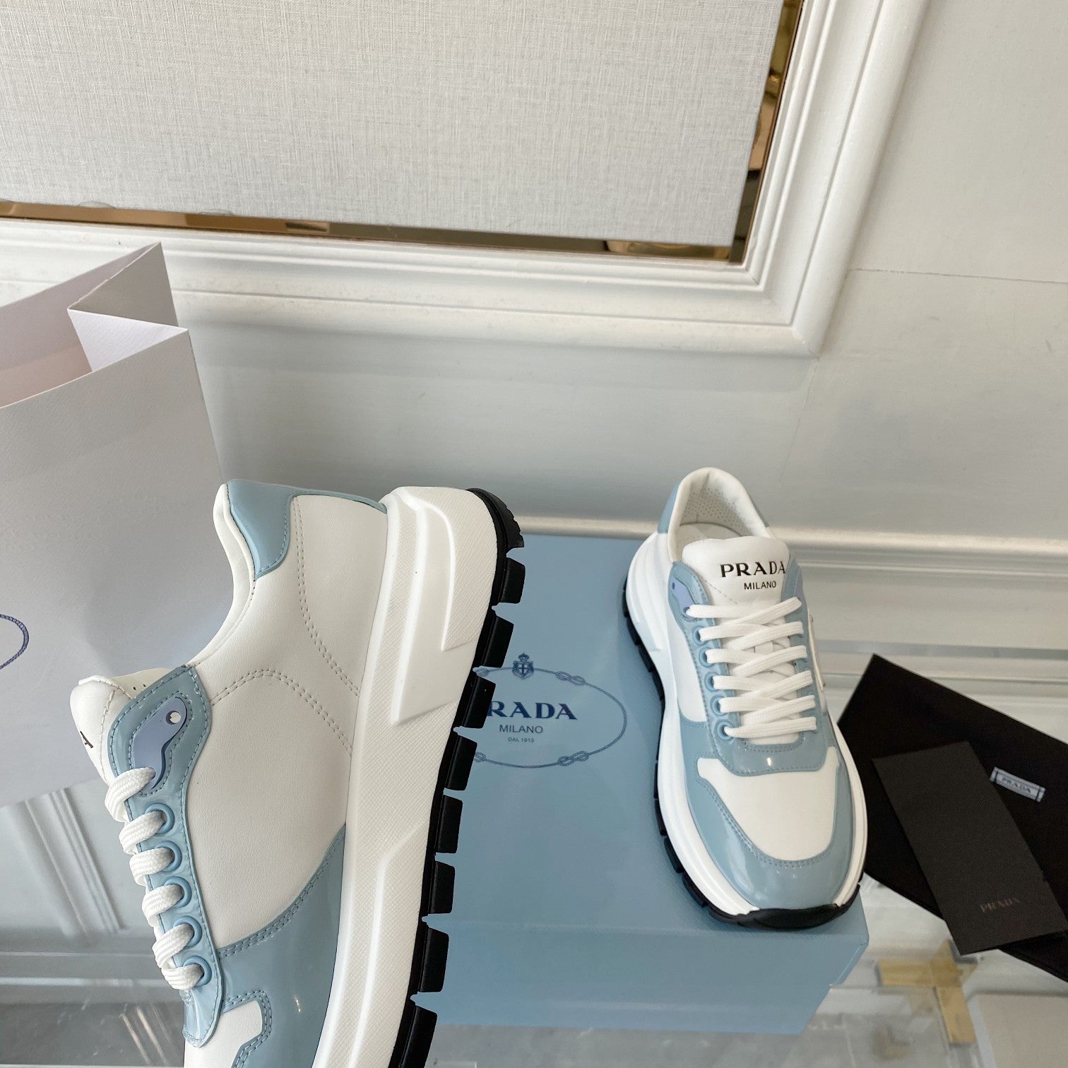 P-Sneakers