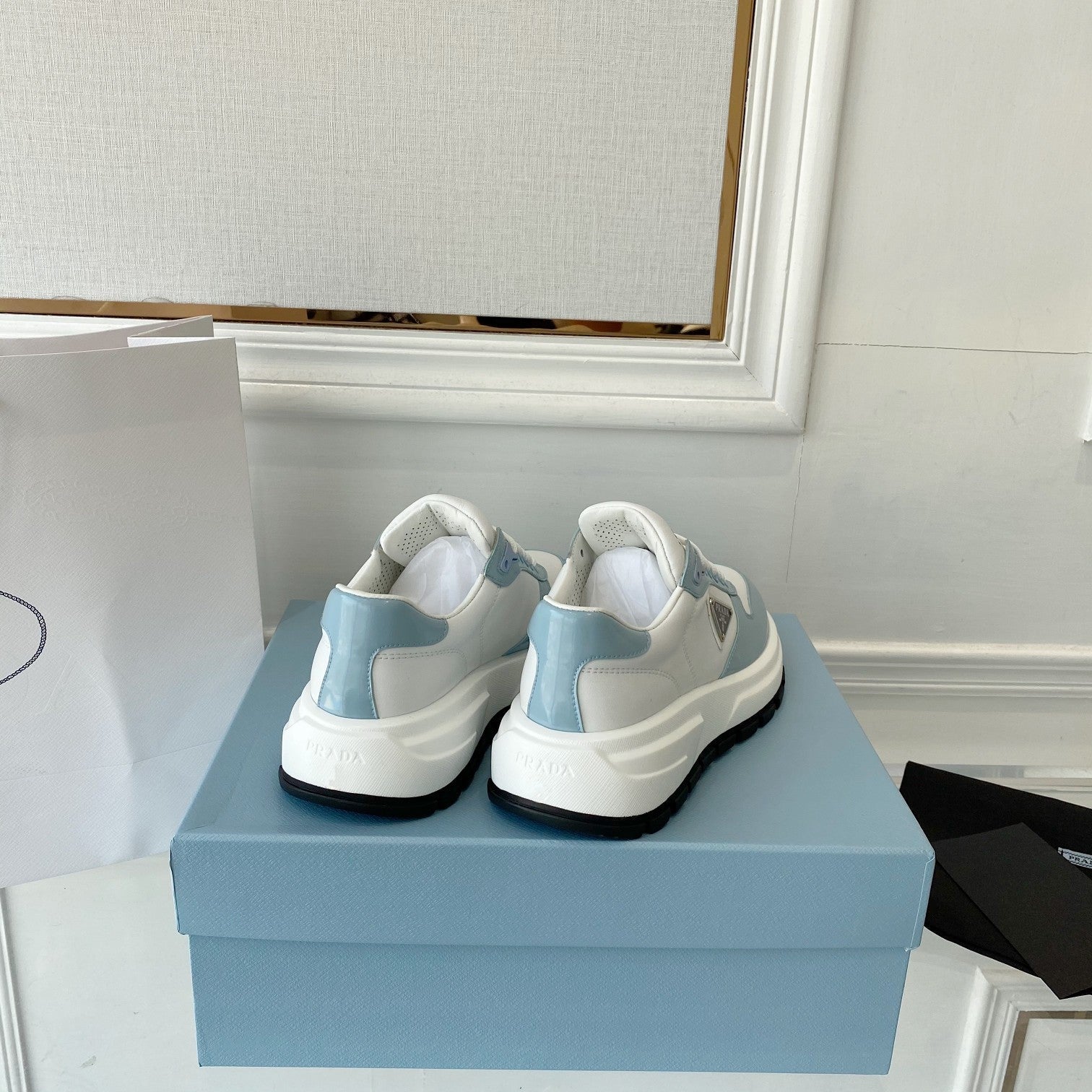 P-Sneakers