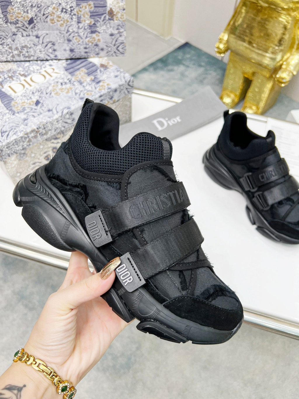 D-Sneakers