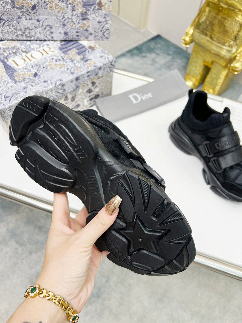 D-Sneakers